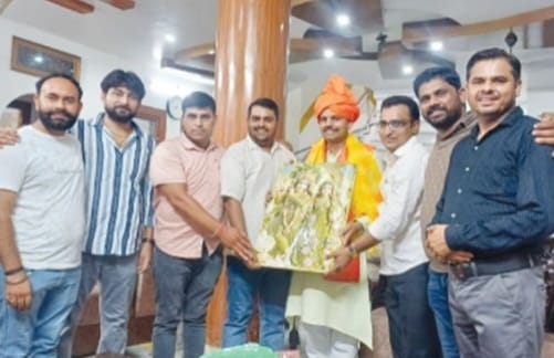 धूम धाम से मनाया गया भाजपा के पूर्व महानगर मंत्री संजीव त्यागी का जन्मदिन 