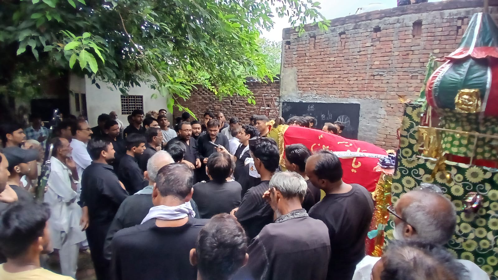 शाहपुर सिरपुडा़ में इमाम हुसैन का चेहल्लुम मनाया
