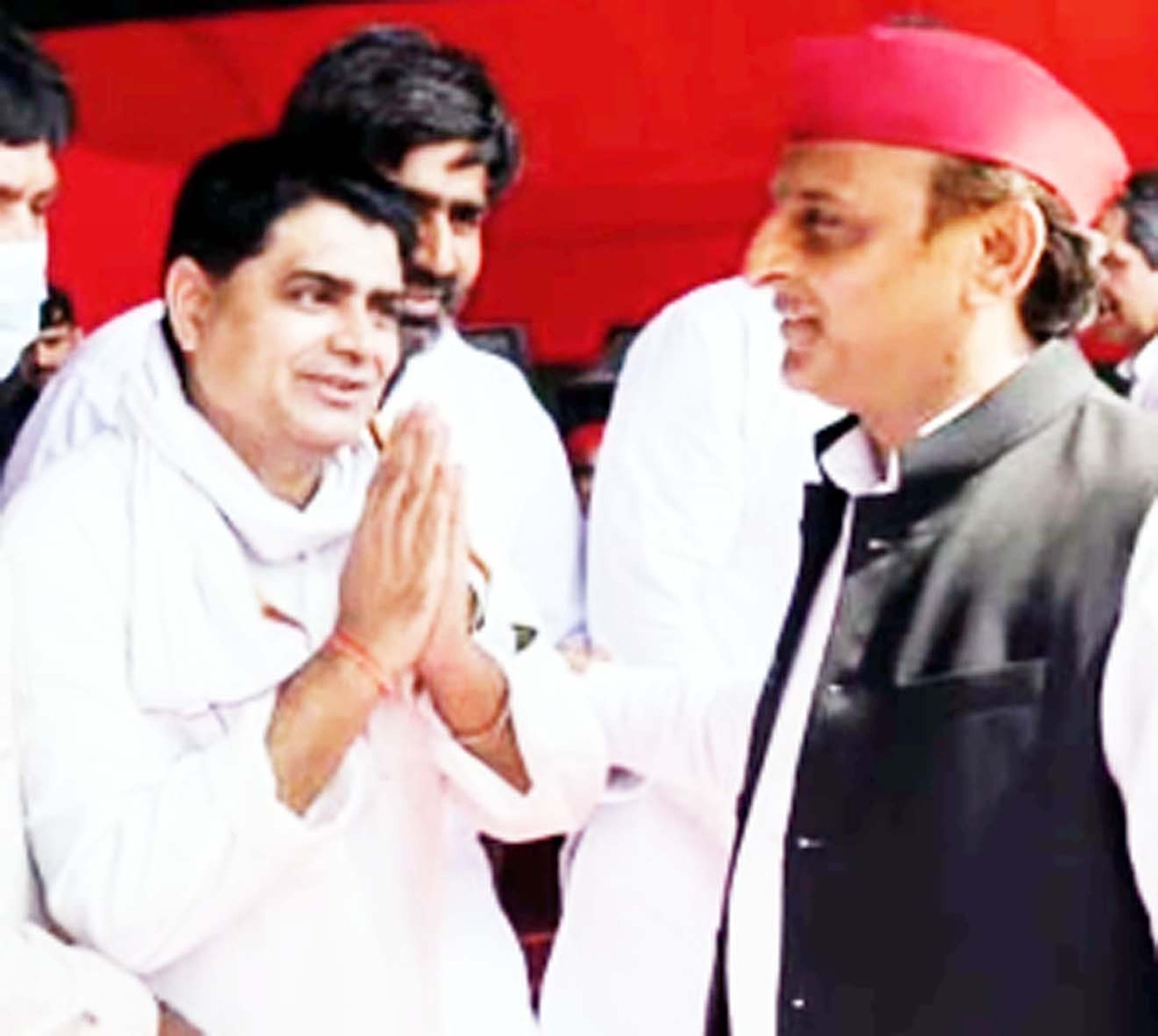 अखिलेश यादव ने खेला बड़ा सियासी दांव, दिनेश सिंह गुर्जर को सौंपी मथुरा की कमान