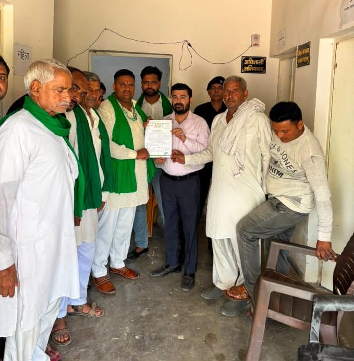 किसानों के हित में भारतीय किसान युवा जागरूक संगठन के कार्यकर्ताओं ने एसडीओ को सौंपा ज्ञापन