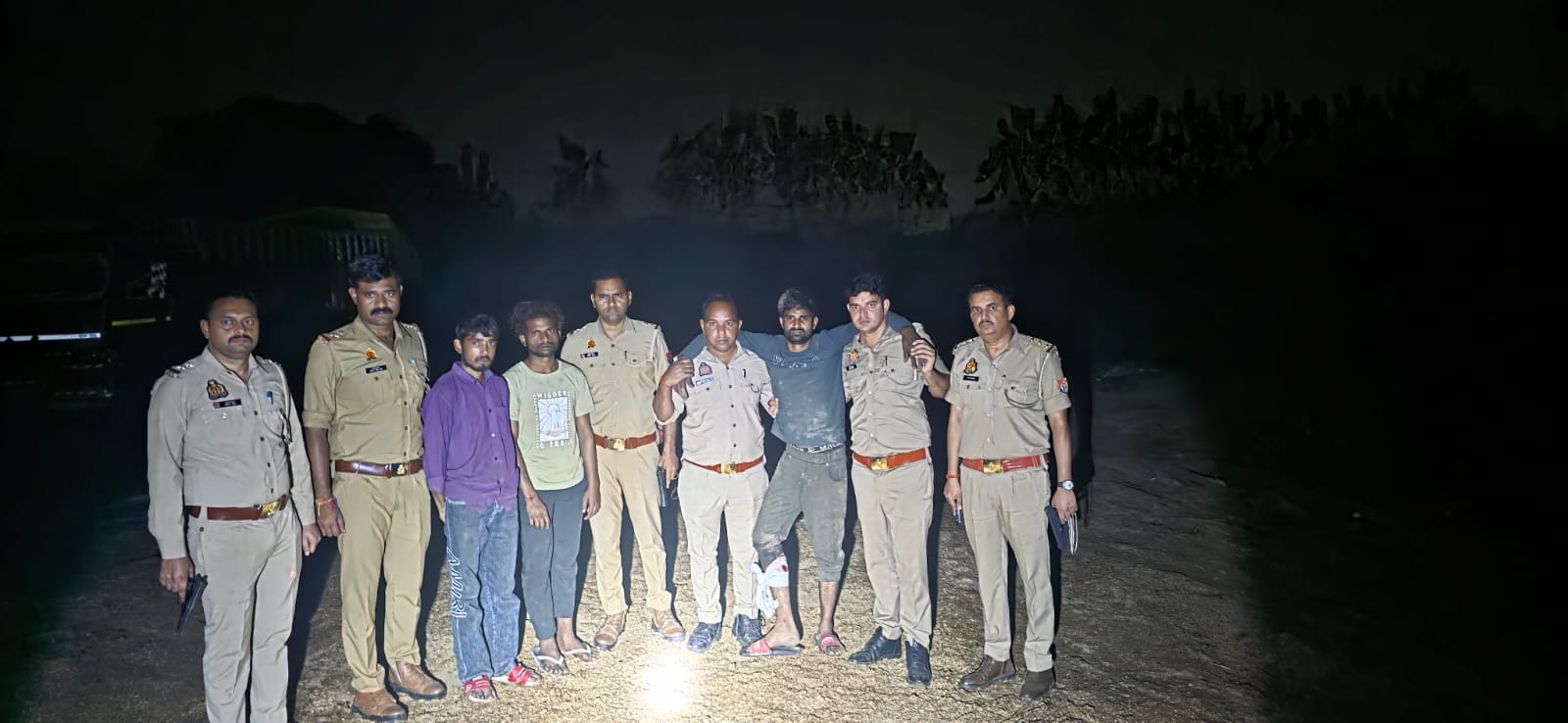 कैंटर और 10 टन सरिया लूटने वाले तीन बदमाश गिरफ्तार
