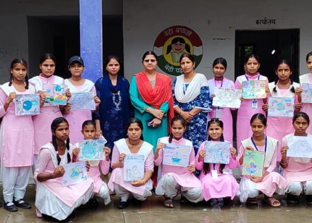 बिहारी आदर्श कन्या इंटर कॉलेज में चित्रकला प्रतियोगिता का आयोजन: जूनियर वर्ग में गुनगुन, सीनियर वर्ग में  अंशिका रही प्रथम