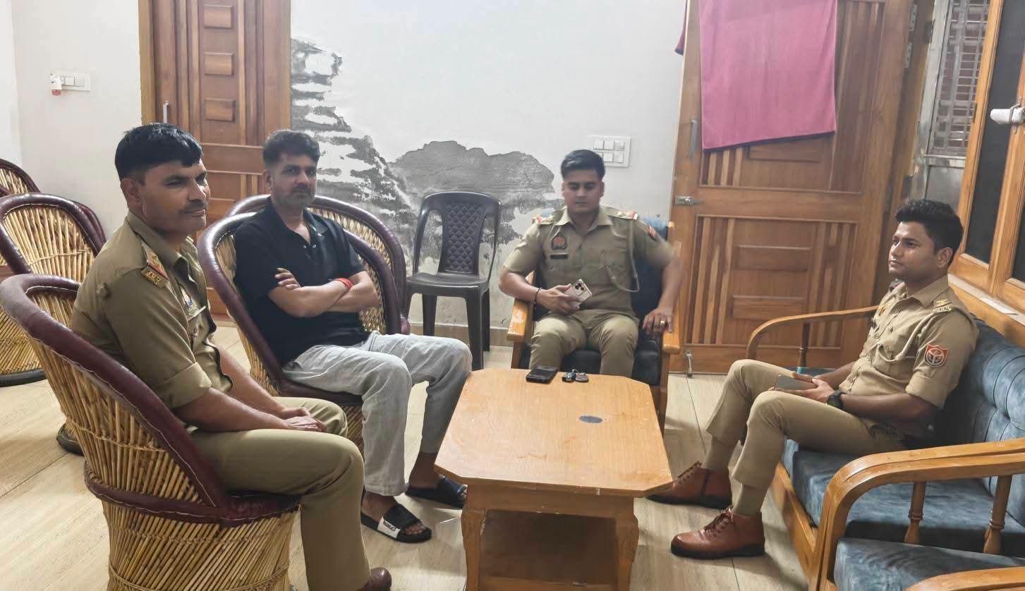 दिल्ली जाने से पहले सपा नेता सीपी शर्मा को घर पर किया नजरबंद