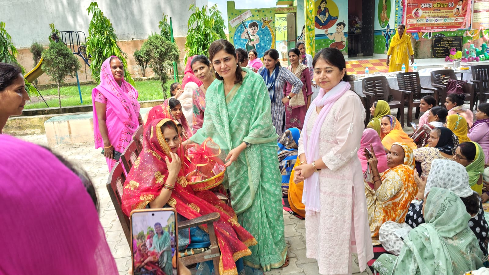 महिला आयोग की सदस्य ने सुनीं महिलाओं की शिकायतें, अधिकारियों को दिए त्वरित निस्तारण के निर्देश
