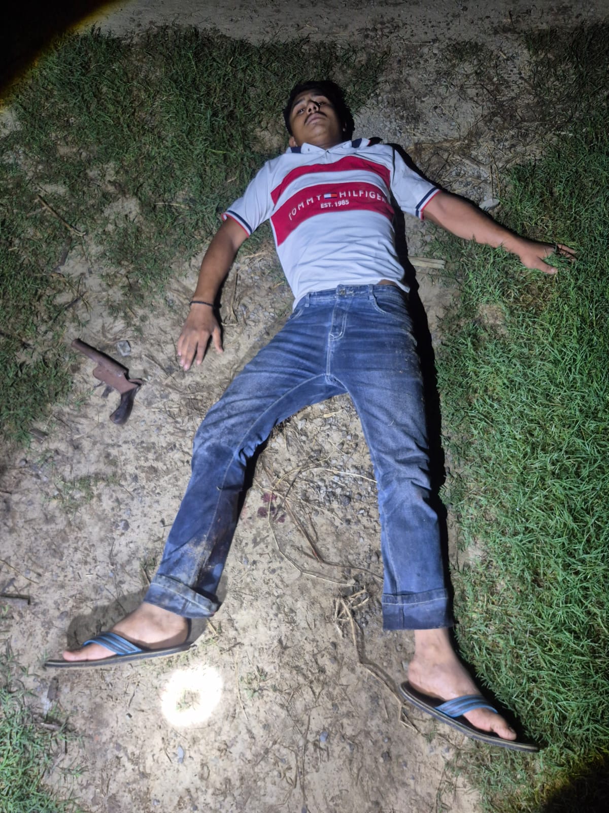 गौकशी के आरोपी से पुलिस की मुठभेड़, पैर में गोली लगने के बाद दबोचा