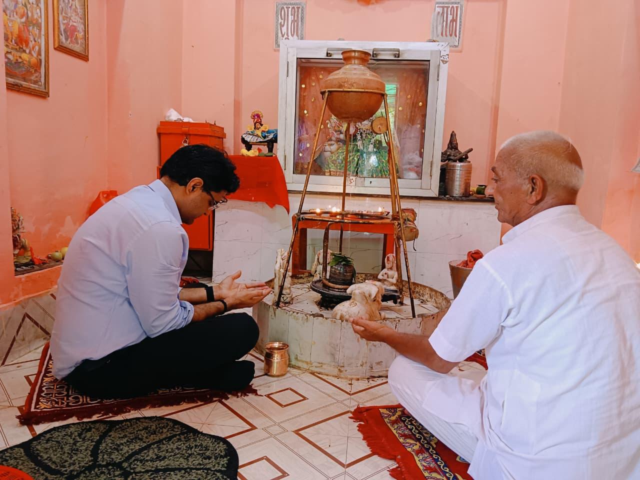  सैंकड़ों शिव भक्तों ने जल चढ़ाकर अपनी श्रद्धा प्रस्तुत की।
