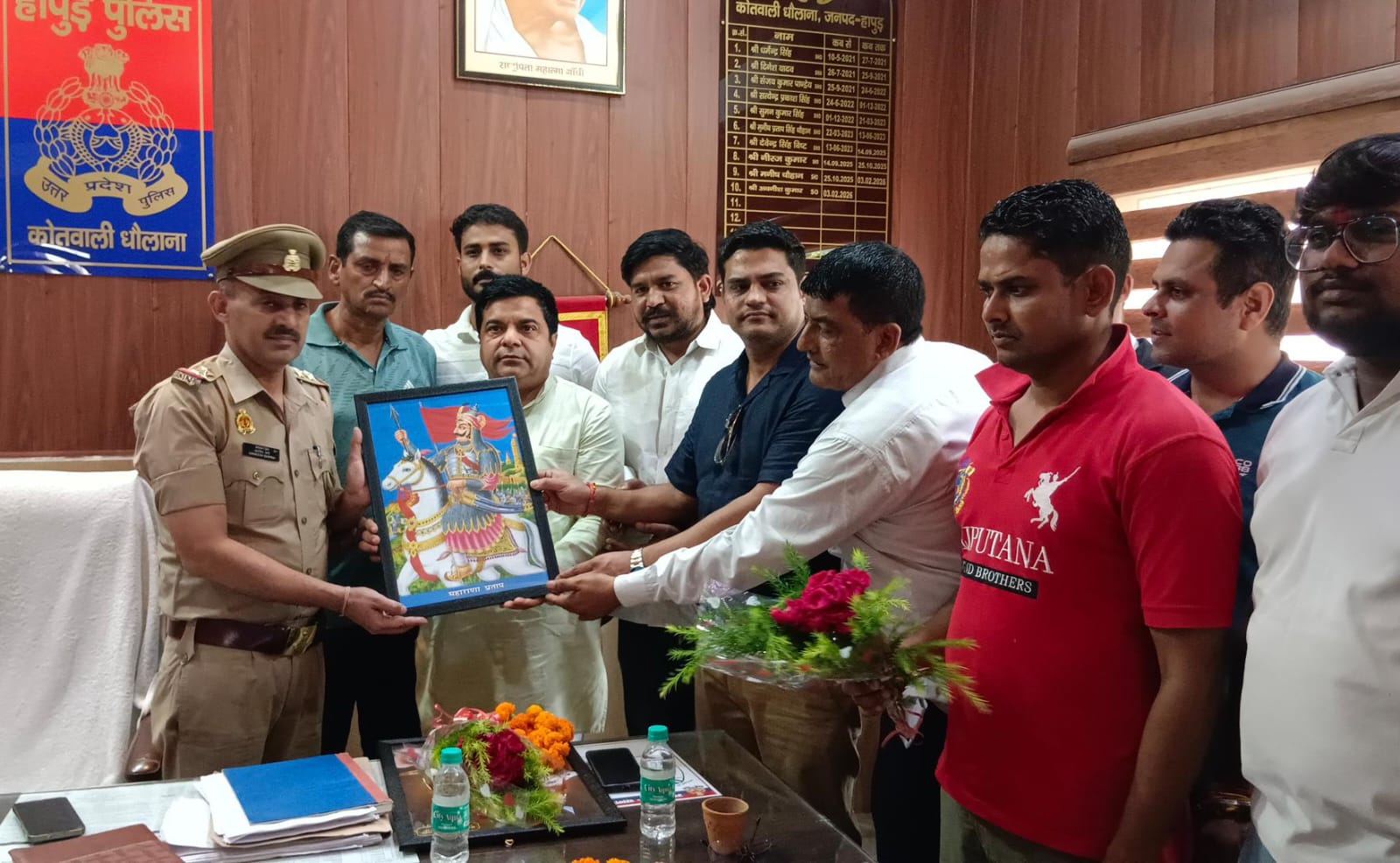 यूपीएसआई-2026 में महिला वर्ग में टॉप करने पर धौलाना में तैनात महिला आरक्षी माधुरी सिंह जादौन सम्मानित ।