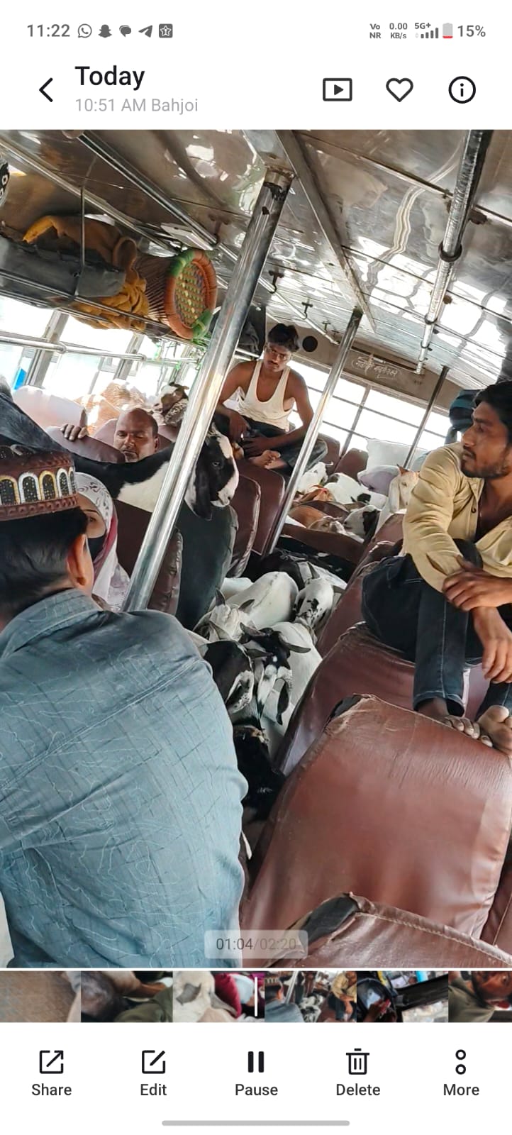 संभल में ‘बकरा ट्रांसपोर्ट’ का खेल! डबल डेकर बसों में यात्रियों से ज्यादा बकरे, सिस्टम पर उठे सवाल