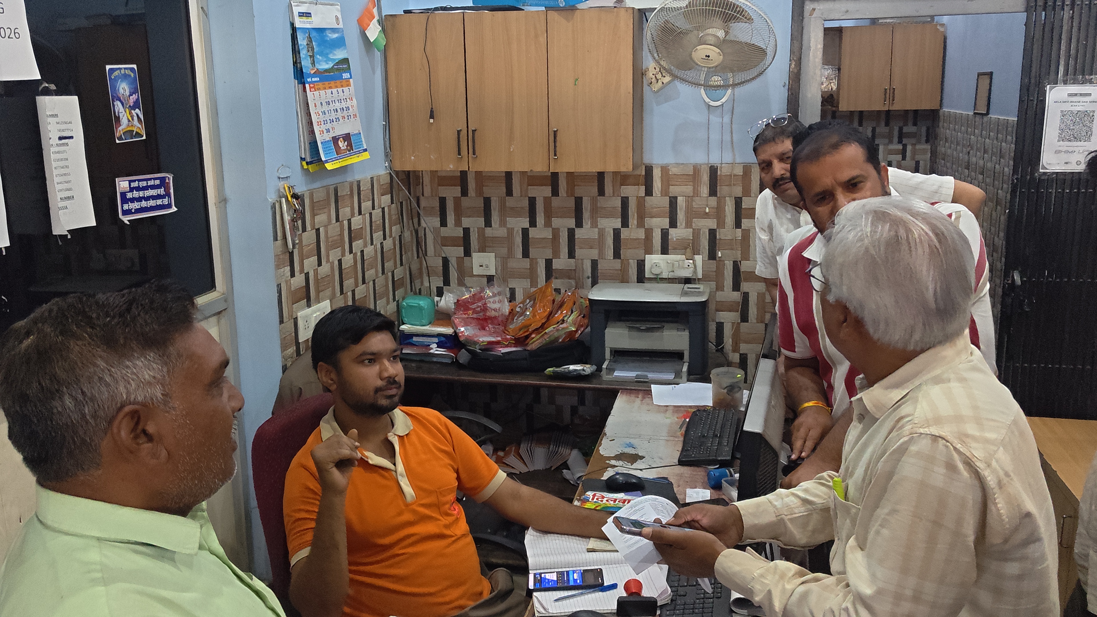 इंडेन गैस एजेंसी का सिटी मजिस्ट्रेट ने किया निरीक्षण, एक उपभोक्ता की शिकायत पर दिलाया सिलेंडर सम्भल