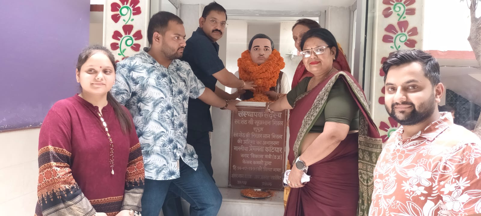 विद्यालय के संस्थापक सदस्य स्वर्गीय सूरजभान मित्तल  की मनाई गई पुण्यतिथि--- मेधावी भैया बहनों को सम्मानित किया गया