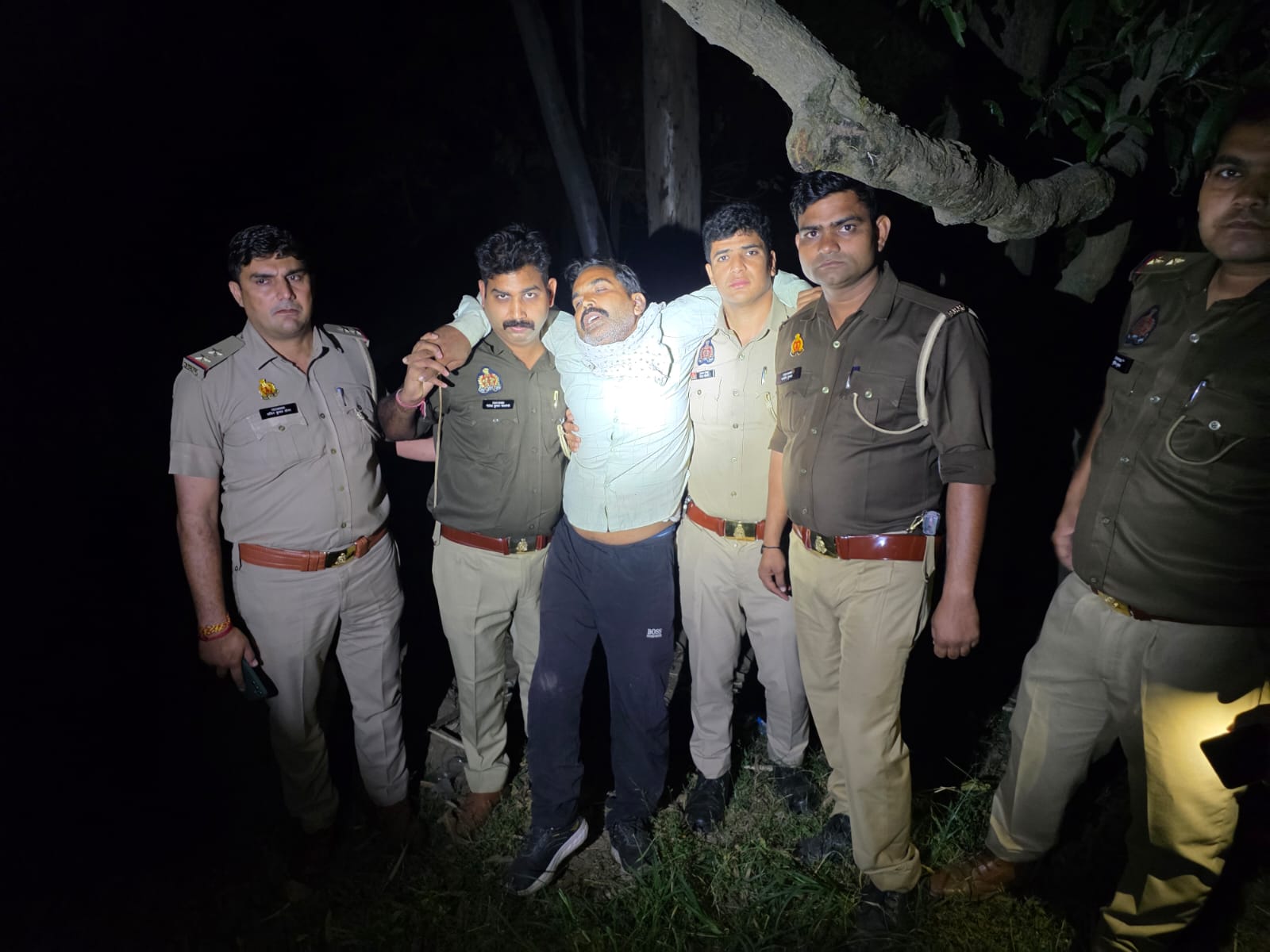 25 हजार का इनामी गोतस्कर गिरफ्तार, पिकअप से गाय बरामद