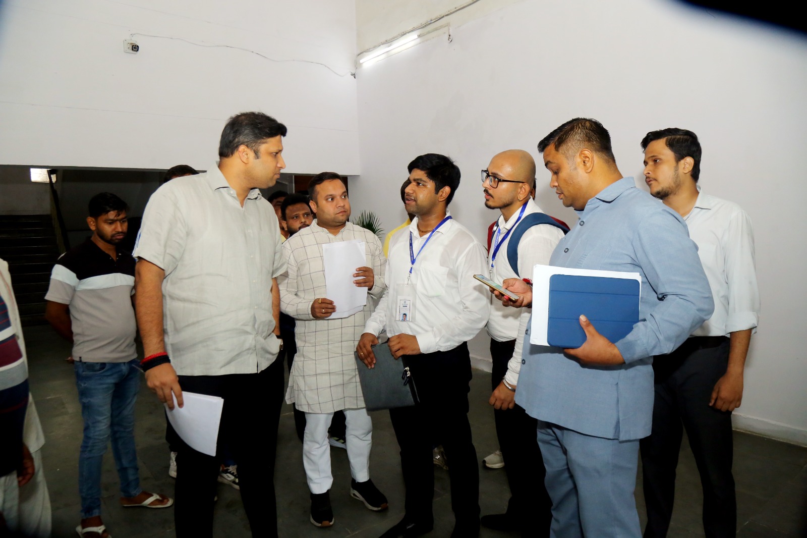 *सरकारी योजनाओं का लाभ अंतिम व्यक्ति तक पहुंचाना प्रशासन की सर्वोच्च प्राथमिकता : जिलाधिकारी*