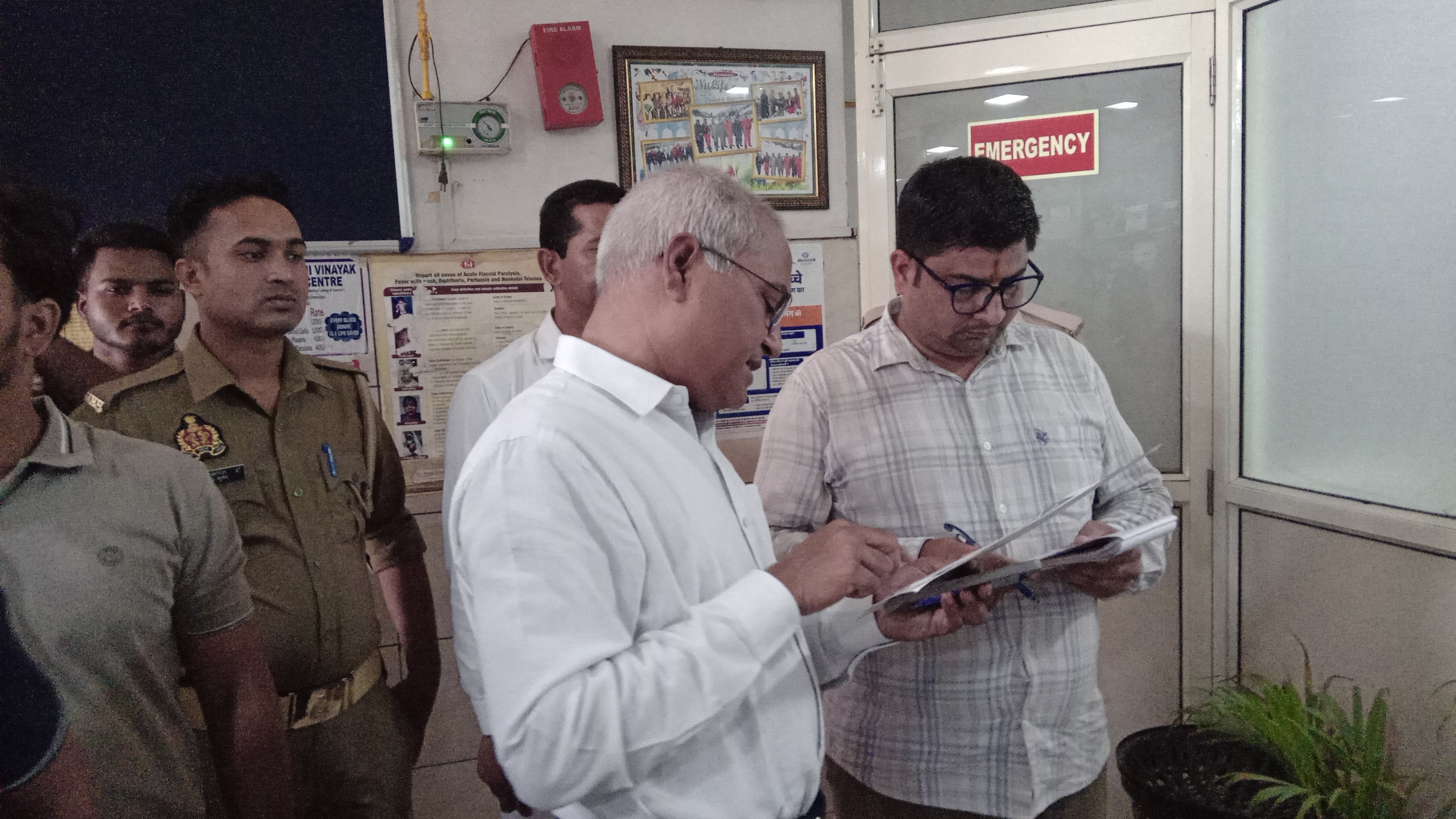 सिटी मजिस्ट्रेट ने निजी अस्पताल का किया औचक निरीक्षण। नोटिस जारी।