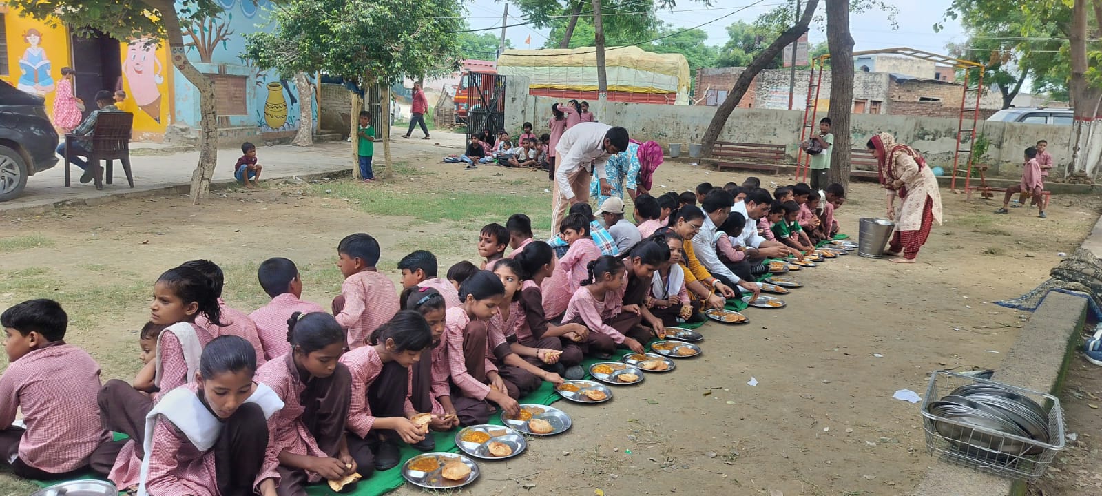 *प्राथमिक विद्यालय नेकपुर में नामांकन उत्सव एवं विशाल भंडारे का भव्य आयोजन*