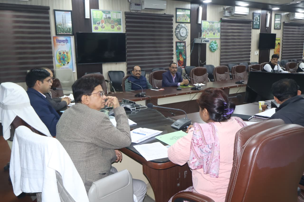 सम्भल में बैंकर्स को डीएम की सख्त चेतावनी: लंबित आवेदनों का हर हाल में करें निस्तारण, लापरवाही पर होगी कार्रवाई