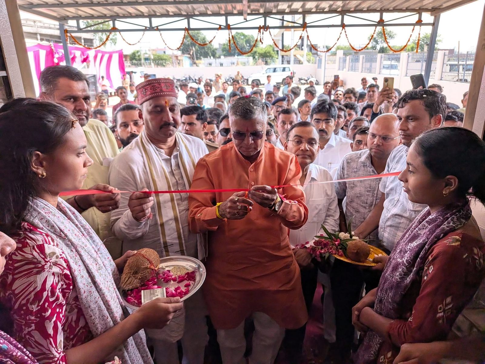 सम्भल को मिली सौगात ,योजना बिजनेस प्लान वर्ष 2025-26 के अन्तर्गत ₹671.84 लाख से निर्मित 33/11 केवी 2×5 एम. वी. ए  विद्युत उपकेंद्र  ततारपुर विद्युत वितरण खण्ड  सम्भल  का मा.प्रभारी मंत्री जी  द्वारा किया गया लोकार्पण