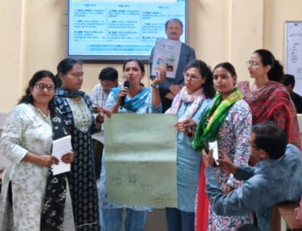 लखनऊ से आई टीम ने डायट में चल रहे पांच दिवसीय  प्रशिक्षण का "निपुण भारत टीम" ने गुणवत्ता का किया आकस्मिक निरीक्षण