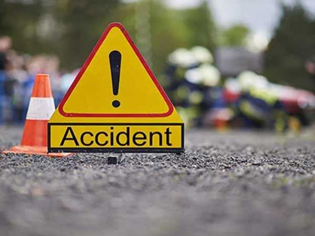 मेरठ रोड पर जीजी मॉल के सामने भीषण सड़क हादसा, 28 वर्षीय युवक गंभीर रूप से घायल