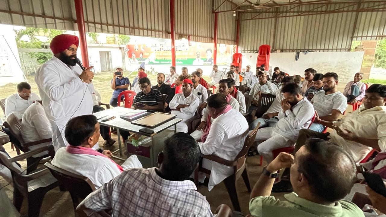 समाजवादी पार्टी जिला कार्यालय पर संविधान-मानस्तंभ स्थापना दिवस का आयोजन