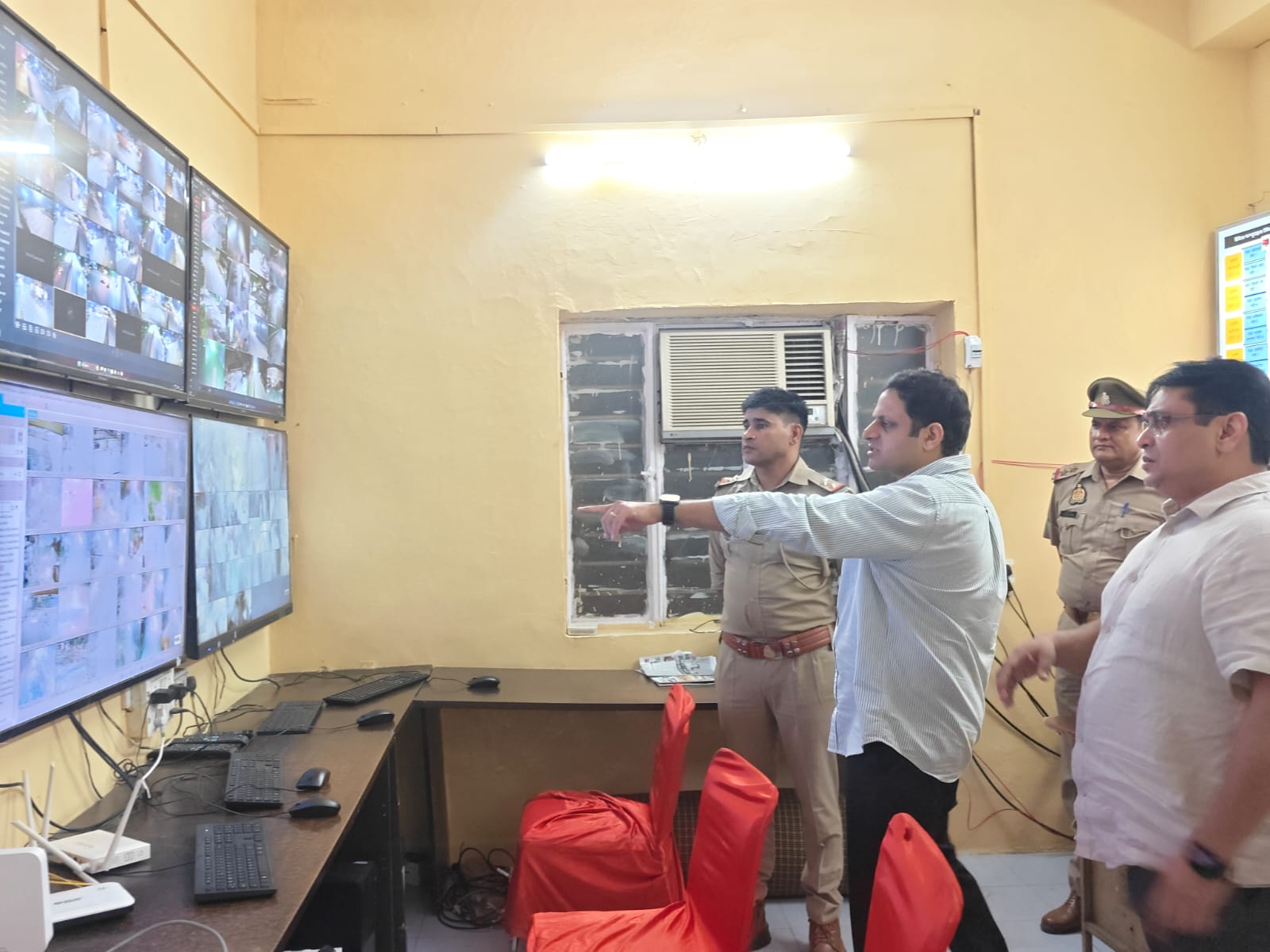 *रात्रि में भी जारी है नगर आयुक्त का दौरा, निगम अधिकारियों द्वारा कावड़ मार्ग पर 24 घंटे रखी जा रही है नजर*