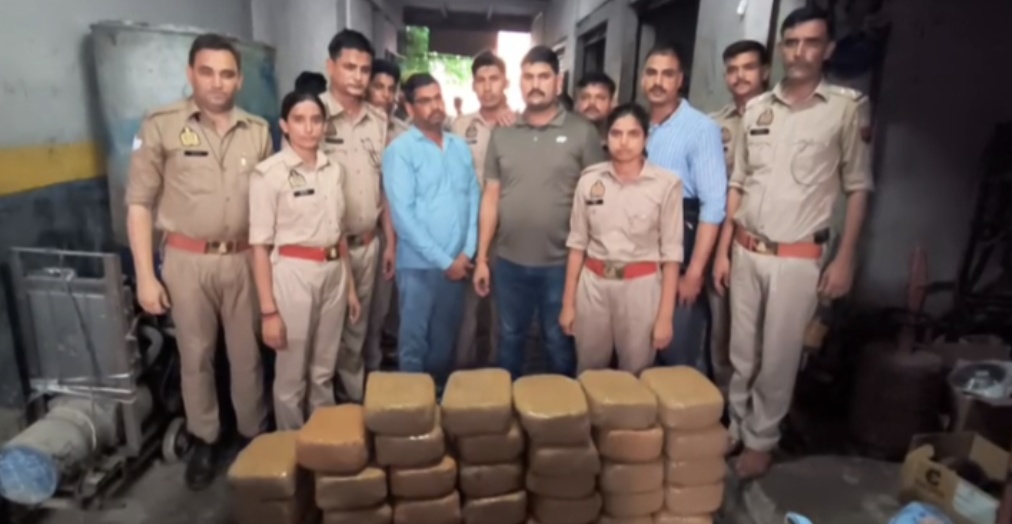 एसटीएफ और फरह पुलिस का बड़ा एक्शन: 28 किलो गांजा बरामद, एक तस्कर गिरफ्तार