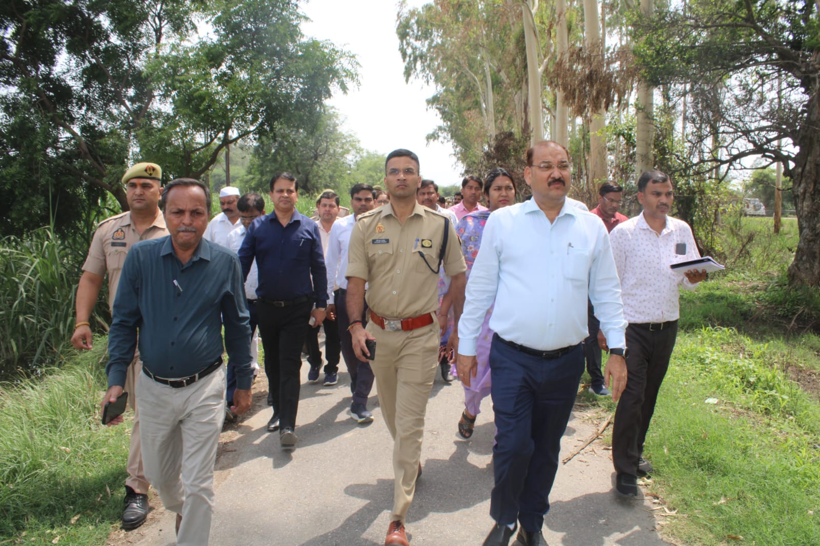 कांवड़ यात्रा में लापरवाही नहीं होगी बर्दाश्त, डीएम-एसएसपी ने गंगनहर पटरी मार्ग पर परखी तैयारियां