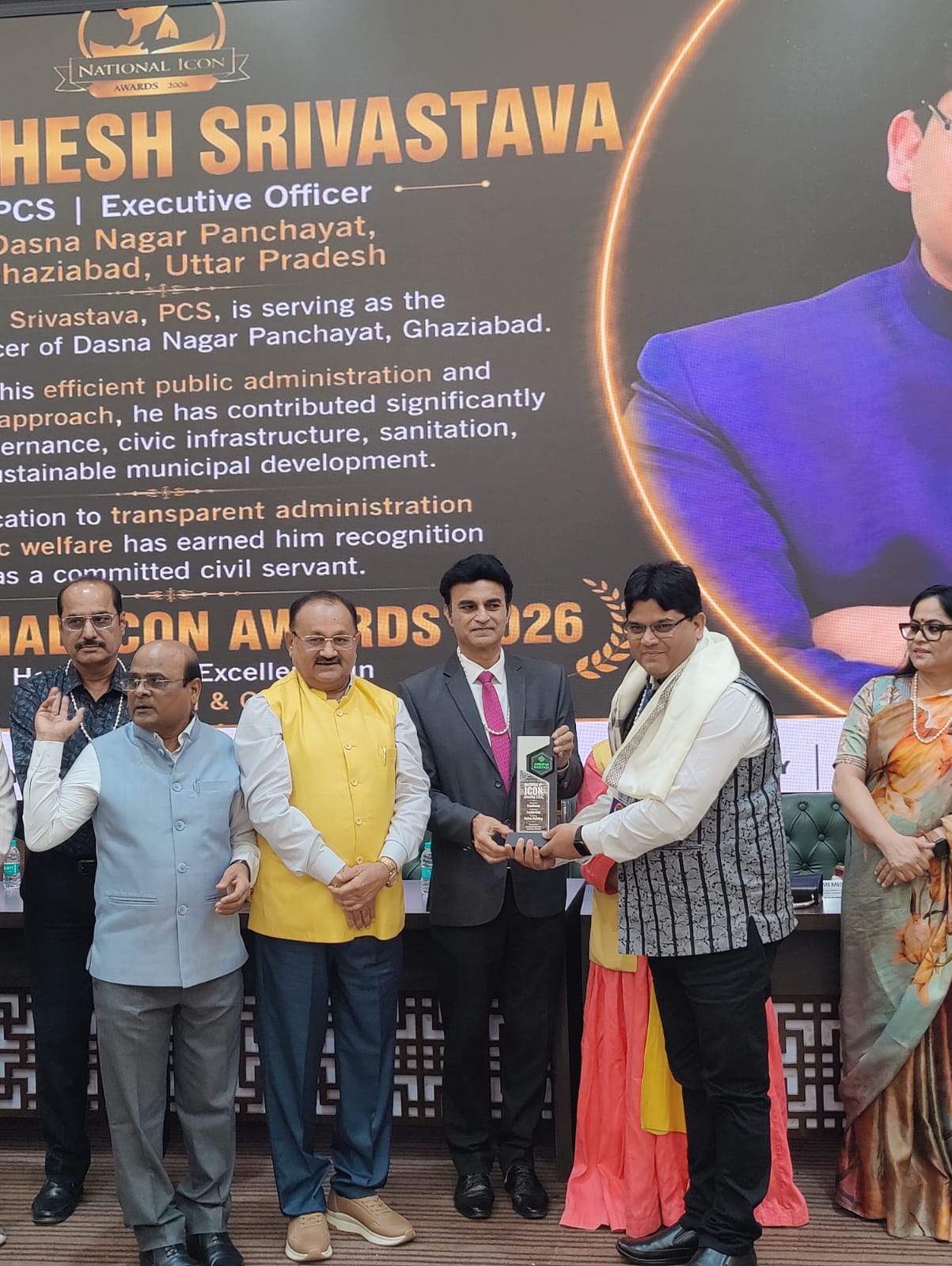 डासना के ईओ महेश प्रताप श्रीवास्तव को मिला 'नेशनल आइकॉन अवॉर्ड-2026'