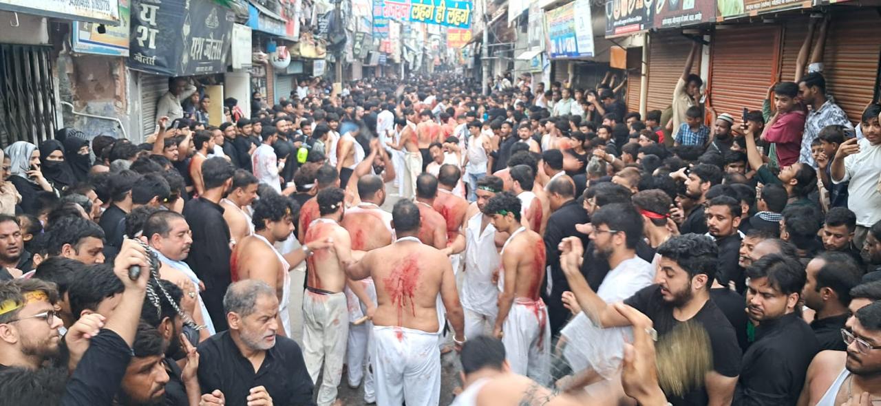 चेहल्लुम पर अजादारों ने किया खुद को लहूलुहान ,विभिन्न अंजुमनो ने किया मातम
