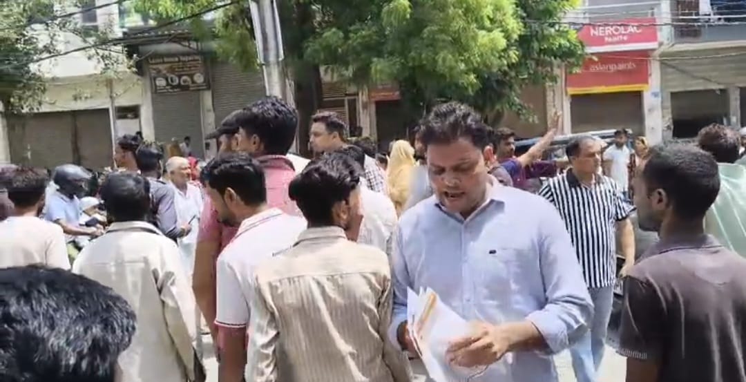बिजली विभाग की लापरवाही से भीषण गर्मी में मुरादनगर की जनता का हुआ बुरा हाल