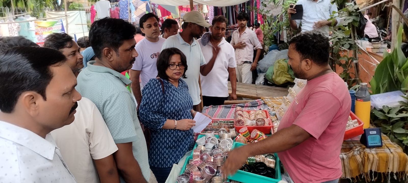 साप्ताहिक पैठ में ईओ का औचक निरीक्षण, वसूली में गड़बड़ी पर सख्त कार्रवाई की चेतावनी