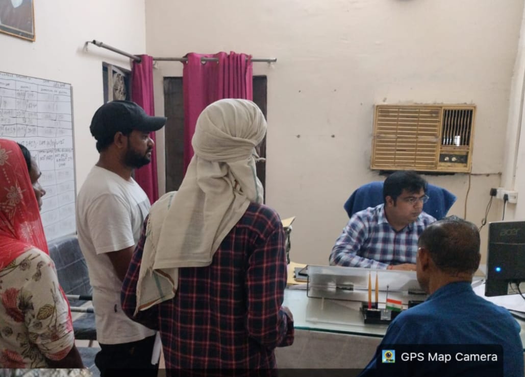 कांठ में विद्युत समस्याओं के निस्तारण हेतु  लगे
