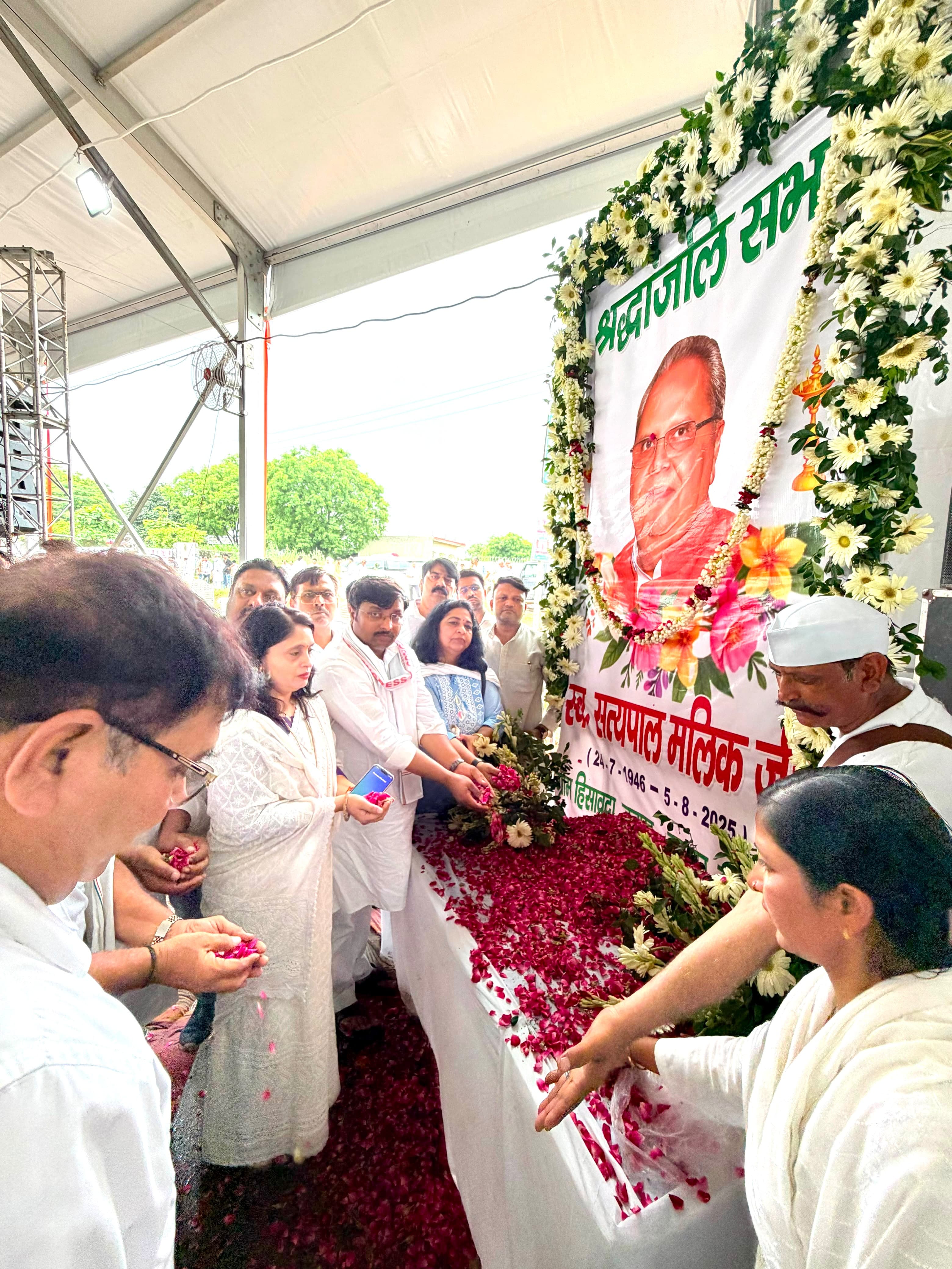 पुण्यतिथि पर चौधरी सत्यपाल मलिक को कांग्रेसियों ने दी भावभीनी श्रद्धांजलि
