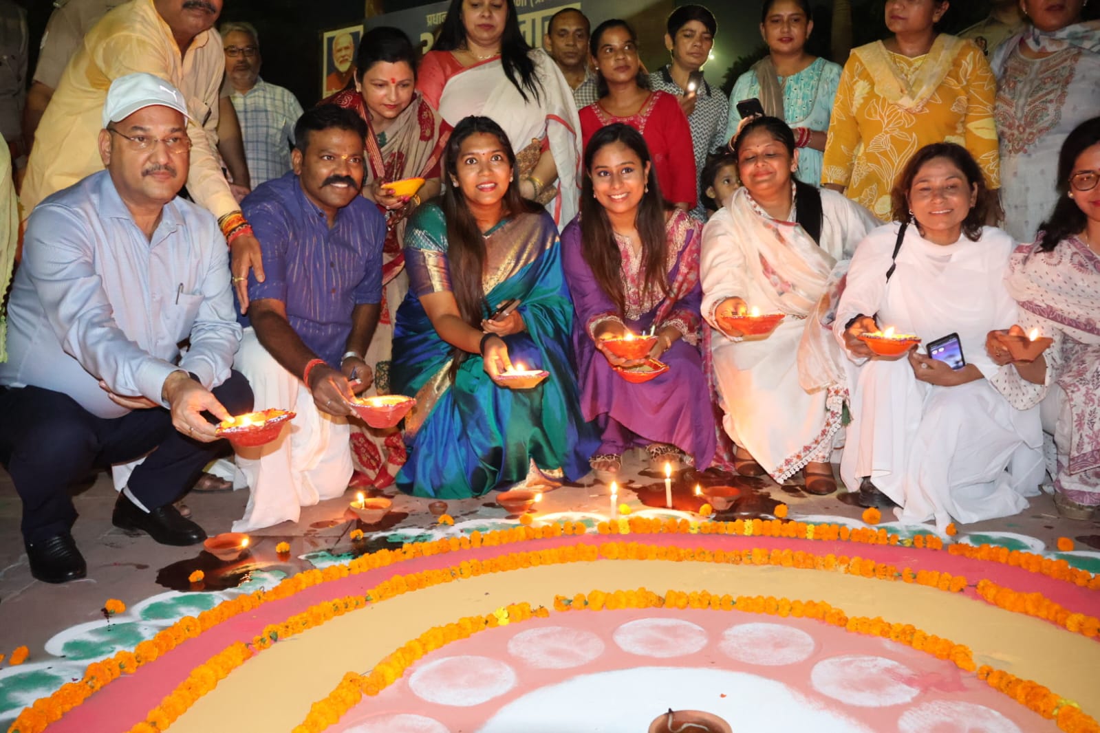8.31 लाख दीपों से रोशन हुआ मेरठ, सेवा संकल्प अभियान शुरू